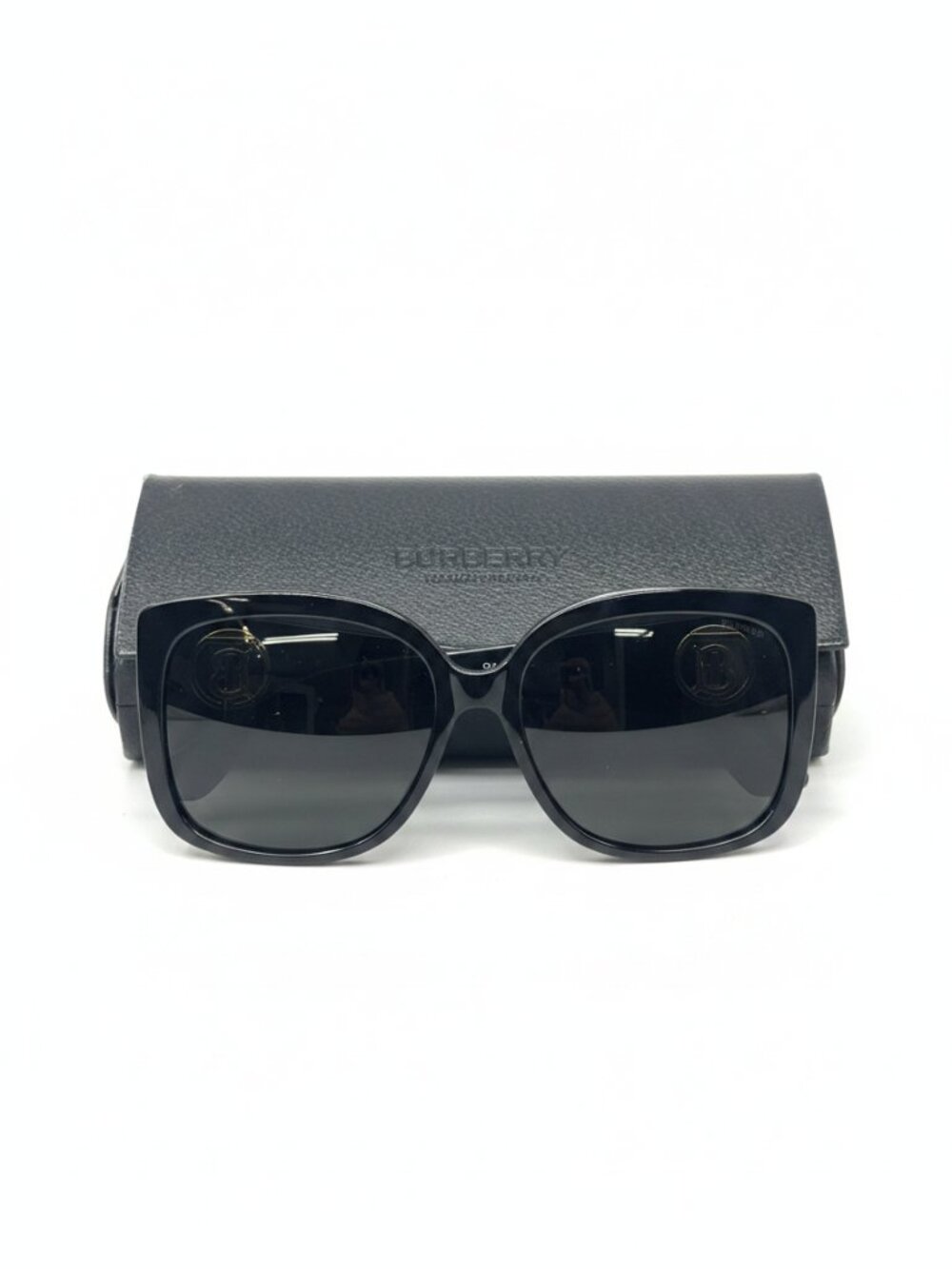 Burberry sunglasses- black